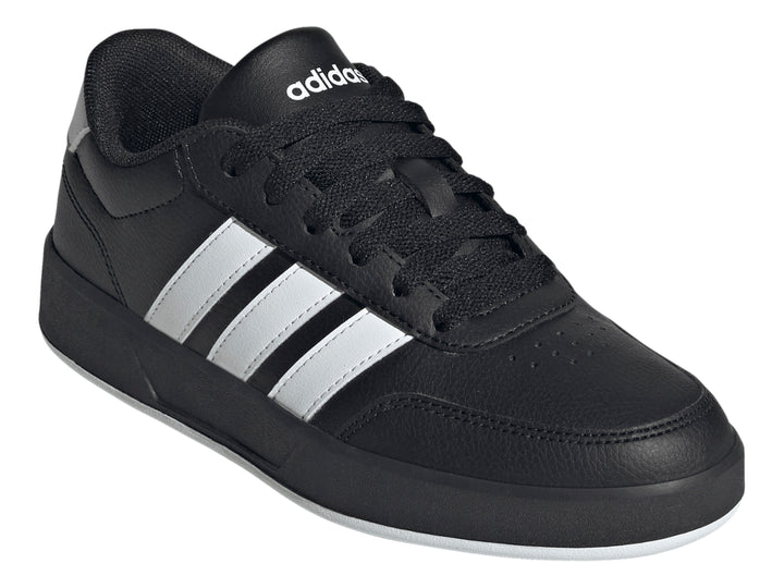 Tenis Adidas Breaknet 3.0 color negro con tres franjas blancas laterales y suela blanca.