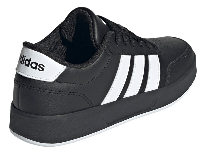 Tenis Adidas Breaknet 3.0 color negro con tres franjas blancas laterales y suela blanca.