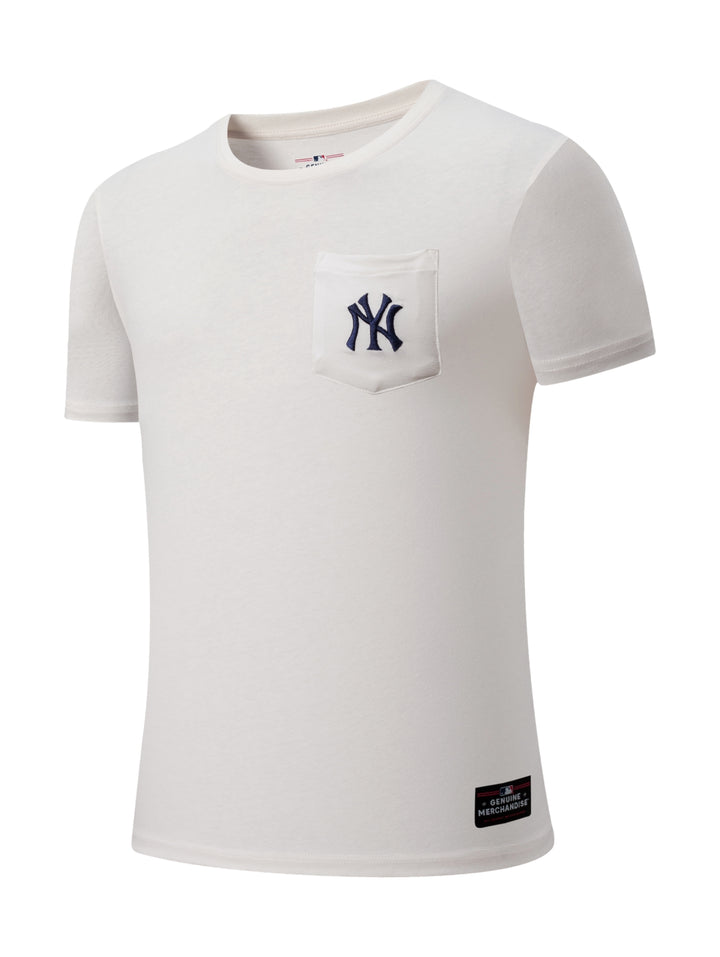 Playera blanca de manga corta para hombre con bolsillo frontal y logo de los New York Yankees.