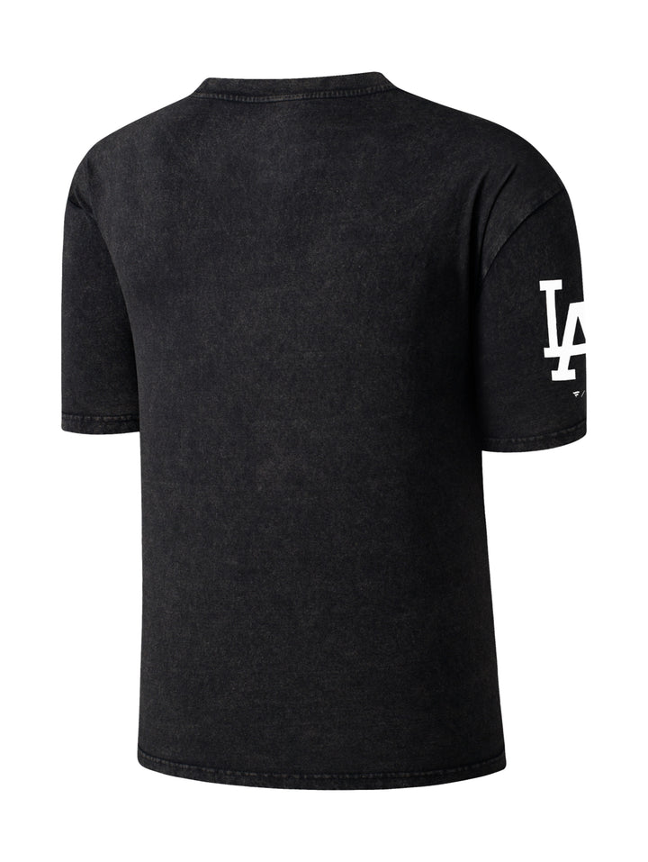 Playera deportiva de manga corta color negro con logotipo LA en el pecho.