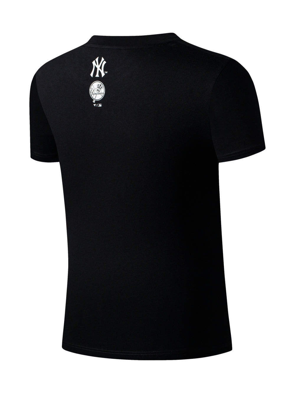 Camiseta negra de manga corta con el logotipo de los New York Yankees en el pecho.