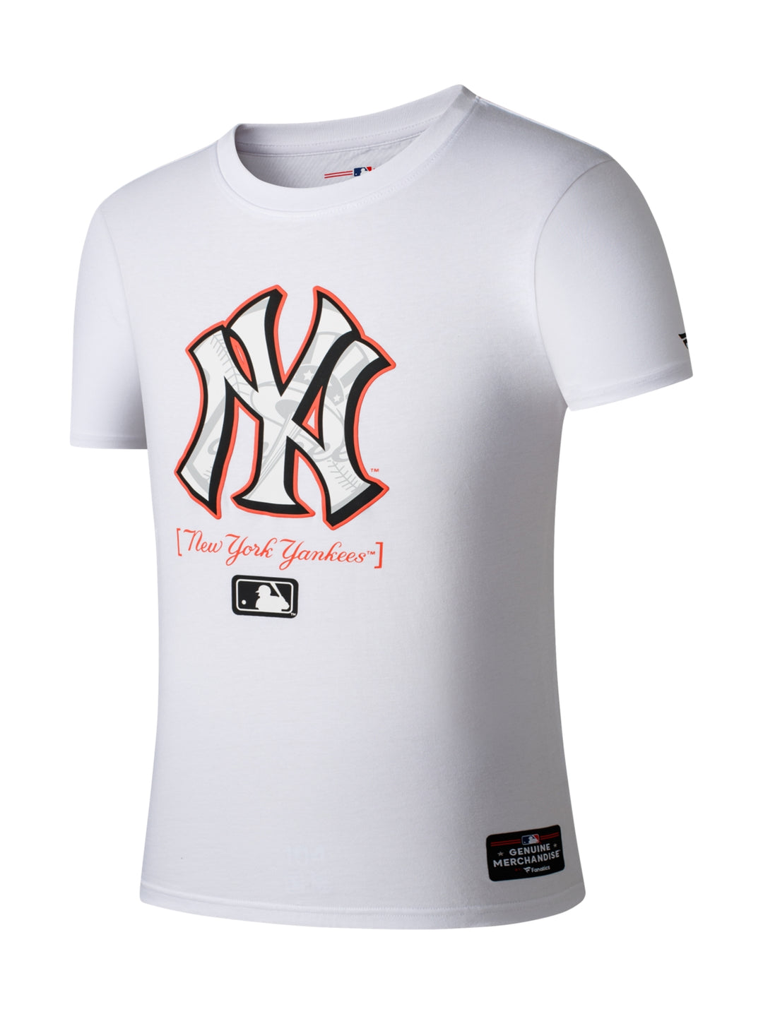 Camiseta blanca de manga corta con el logotipo de los New York Yankees en el pecho.