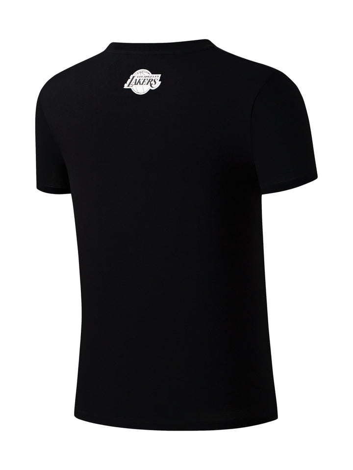 Playera deportiva negra de manga corta con logotipo de los Lakers en el pecho.