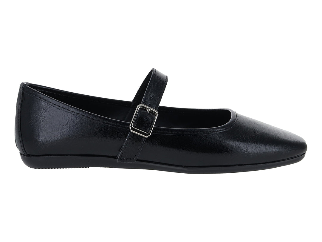 Zapato plano color negro estilo Mary Jane con correa y hebilla metálica para niña.