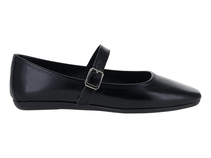 Zapato plano color negro estilo Mary Jane con correa y hebilla metálica para niña.