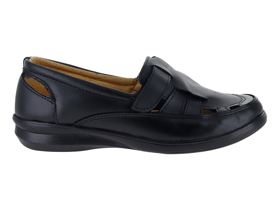 Zapato cerrado color negro para mujer, estilo confort con suela plana y correa ajustable.