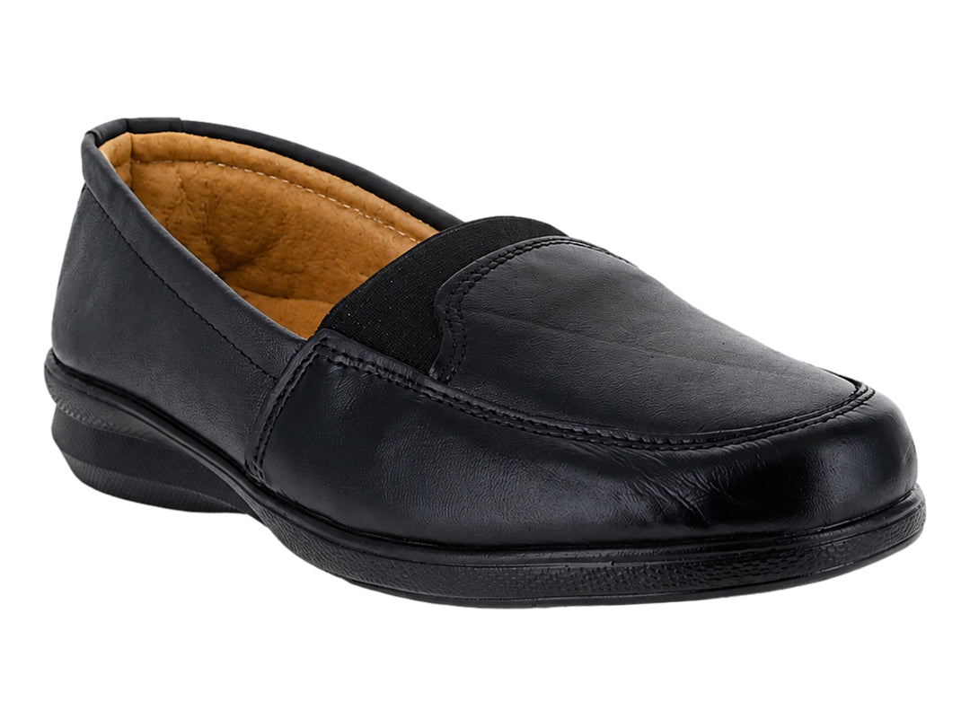 Zapato plano cerrado color negro para mujer, estilo confort.
