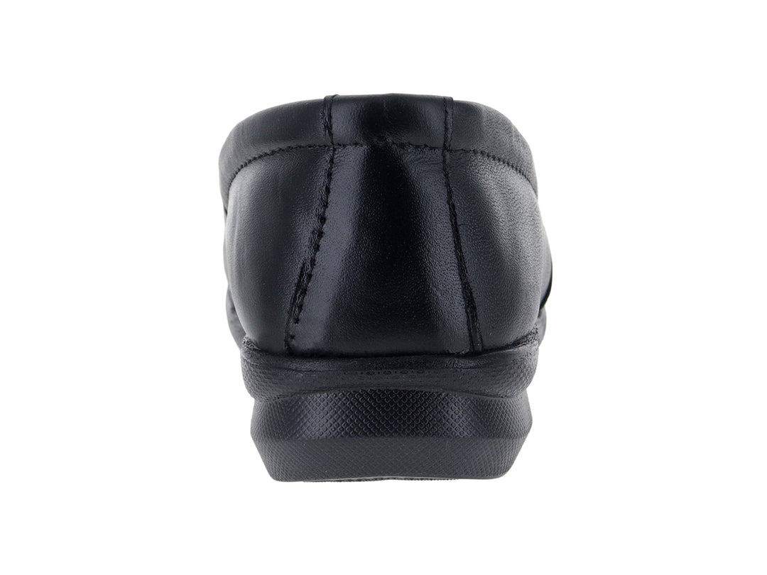 Zapato plano cerrado color negro para mujer, estilo confort.
