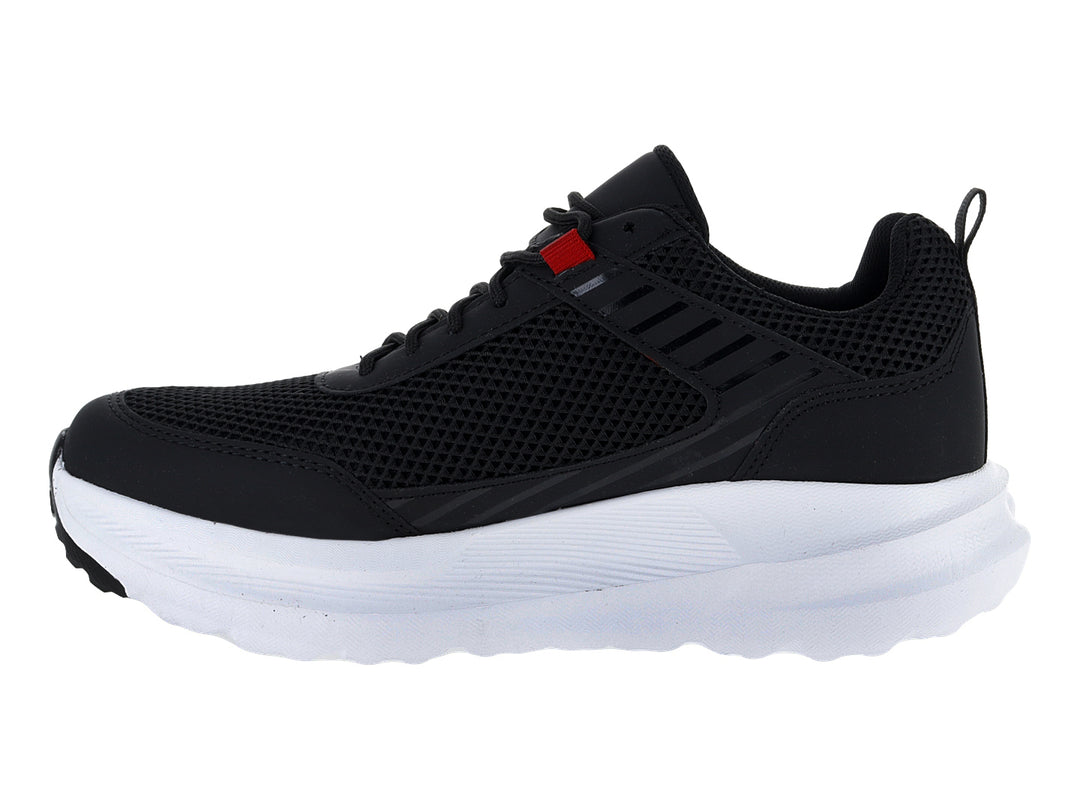Tenis deportivos Andrax color negro con suela blanca ancha y detalle rojo en la lengüeta.