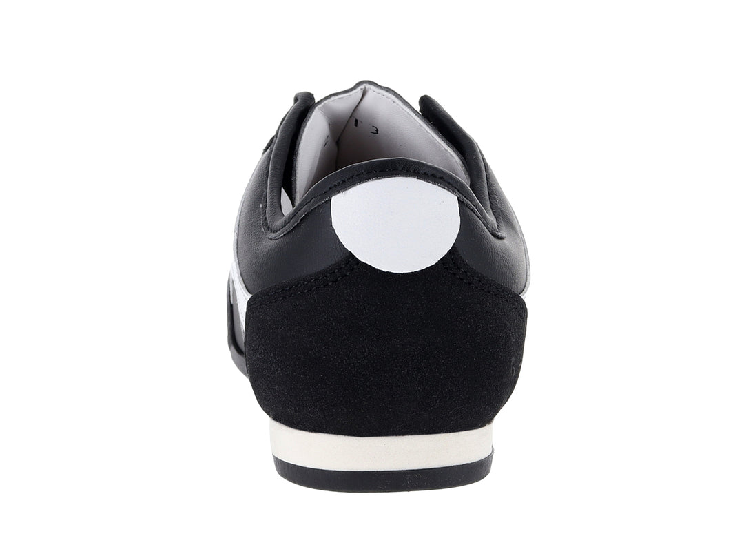 Tenis deportivos Andrax color negro con franjas blancas laterales y suela blanca.