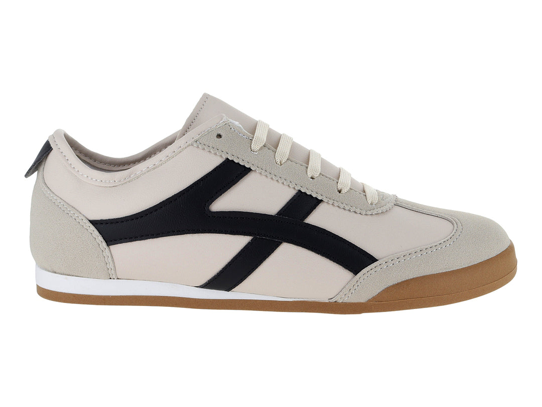 Tenis Andrax color latte con franjas negras y suela de goma marrón.