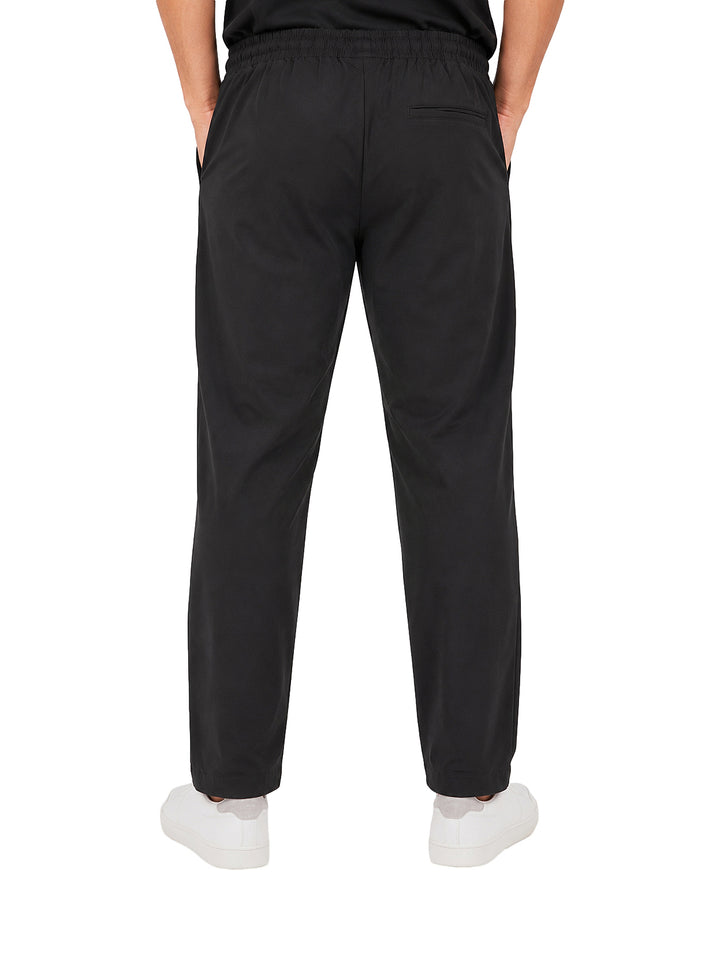 Pantalón negro Giovanni Gali para hombre con cintura elástica y cordón ajustable.