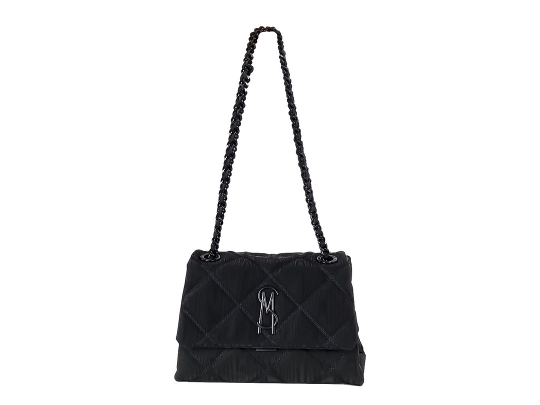 Bolso de hombro Steve Madden color negro con diseño acolchado y correa de cadena.