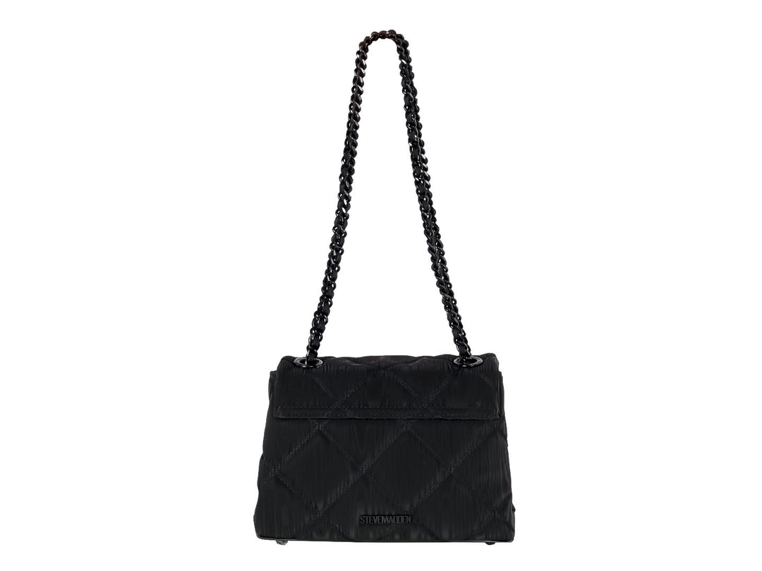 Bolso de hombro Steve Madden color negro con diseño acolchado y correa de cadena.