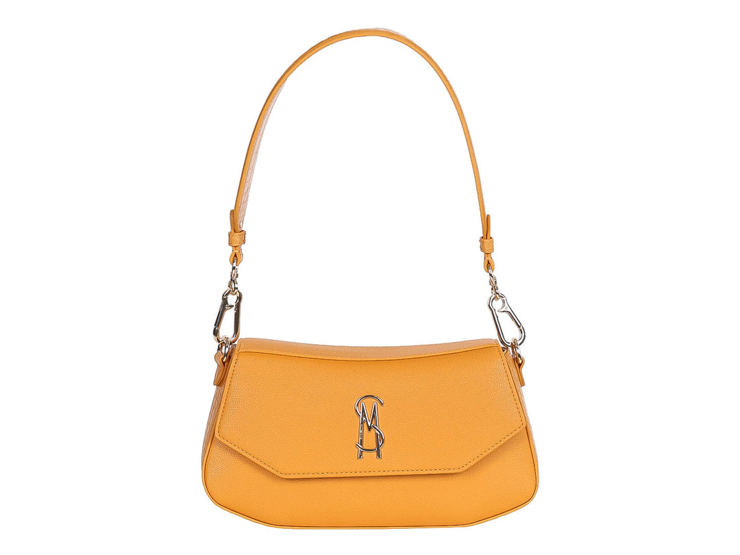 Bolsa de hombro color tan de Steve Madden con logo metálico plateado y asa larga.