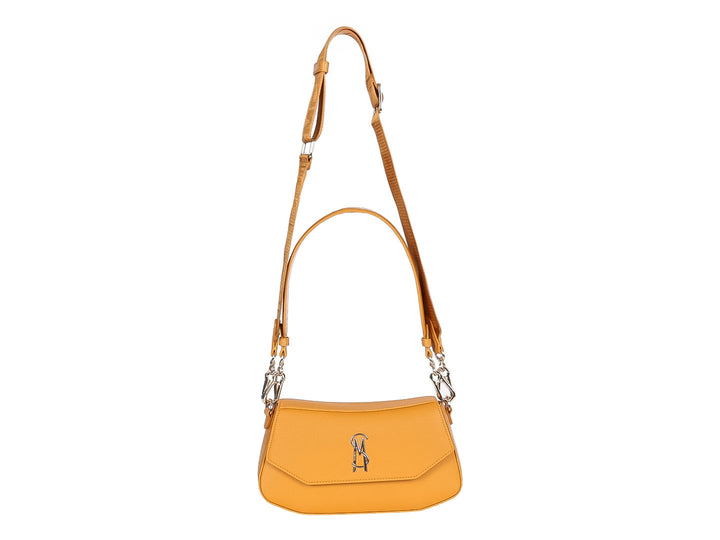Bolsa de hombro color tan de Steve Madden con logo metálico plateado y asa larga.