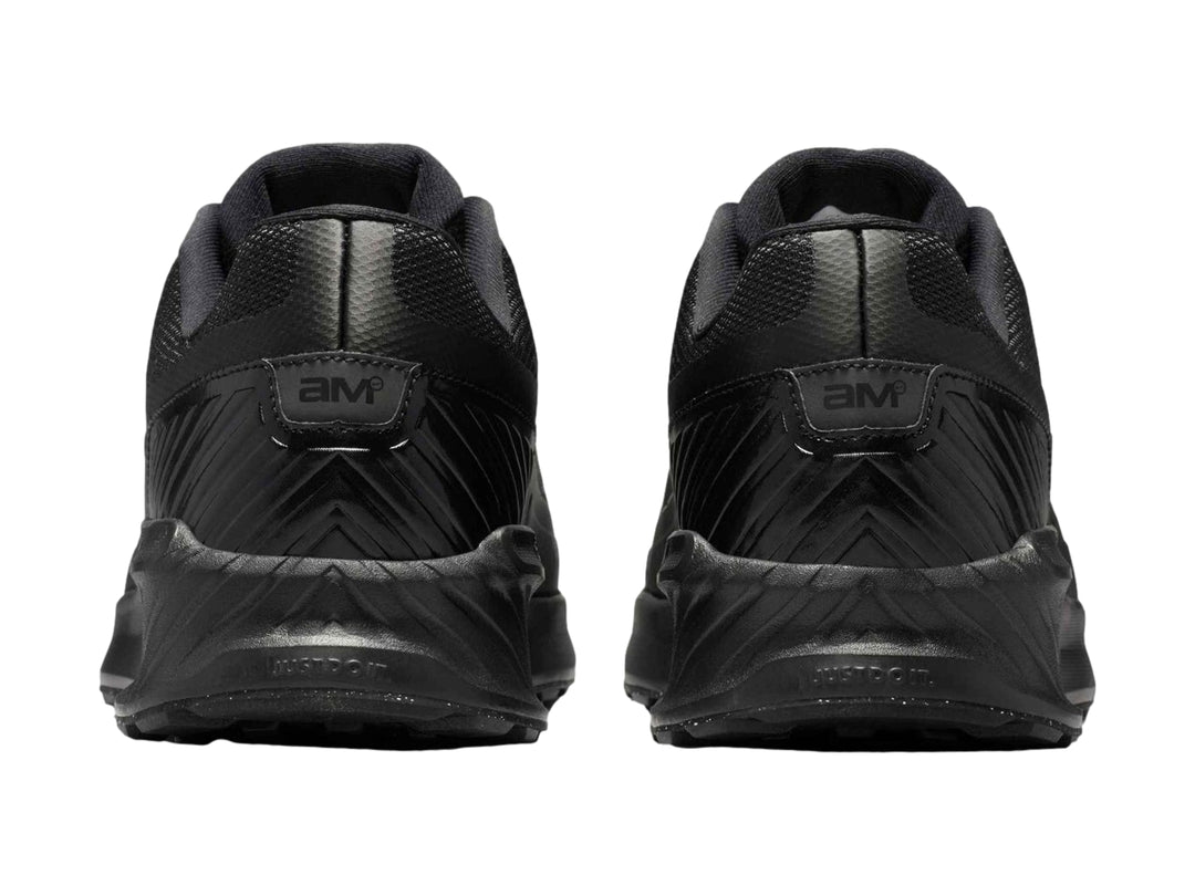 Tenis Nike Air Max color negro con suela amortiguada y malla transpirable.