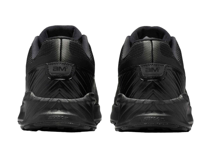 Tenis Nike Air Max color negro con suela amortiguada y malla transpirable.