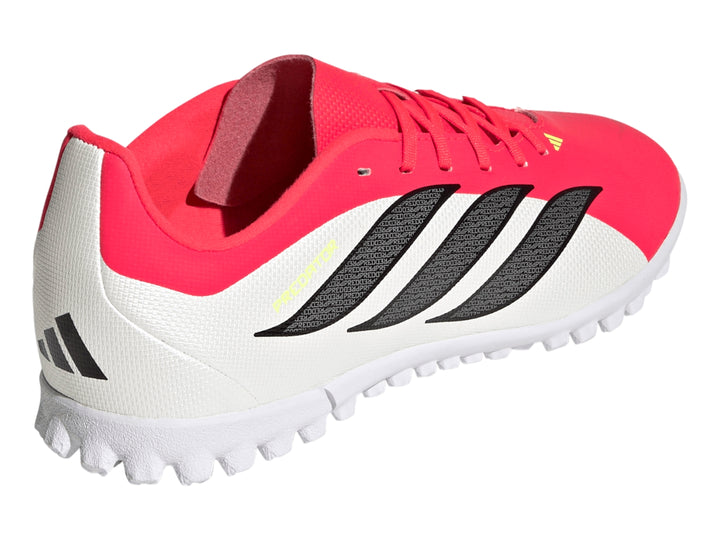 Zapato de fútbol Adidas Predator Club TF en colores rosa, blanco y negro con suela para césped sintético.