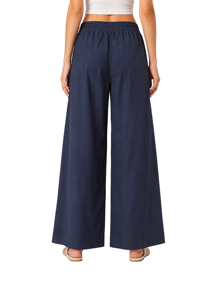 Pantalón ATOK color navy de pierna ancha y cintura elástica.
