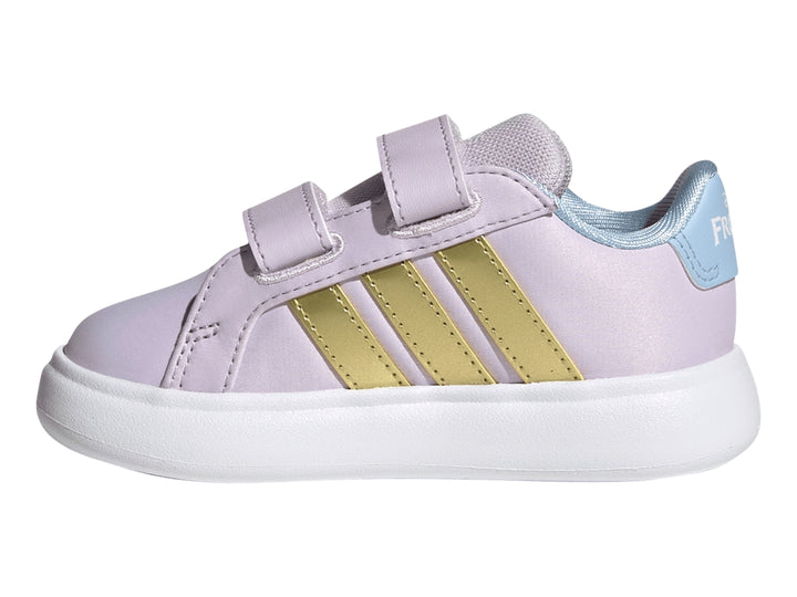 Tenis Adidas Grand Court 3.0 color lila con rayas doradas y personaje de Elsa de Frozen para niña.