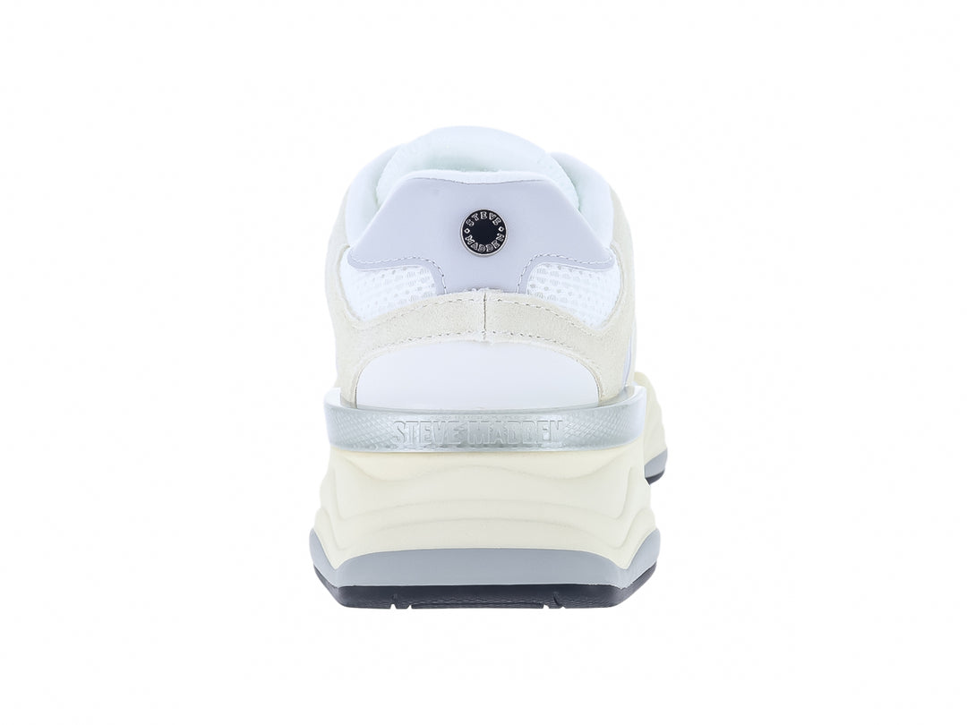 Tenis chunky Steve Madden color blanco y gris claro con detalles en malla y suela gruesa.