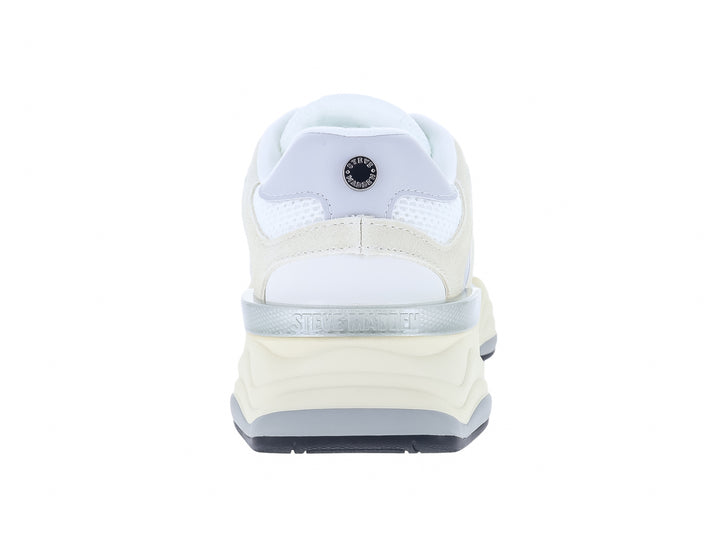 Tenis chunky Steve Madden color blanco y gris claro con detalles en malla y suela gruesa.