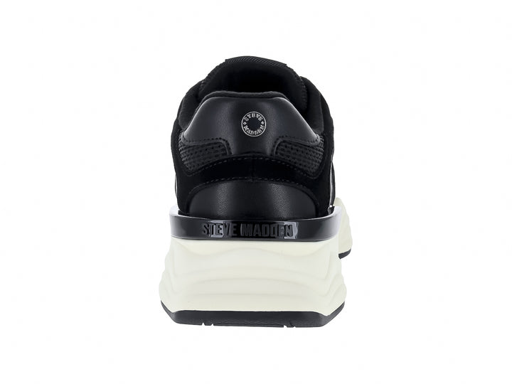 Tenis Steve Madden color negro con suela gruesa color blanco para mujer.