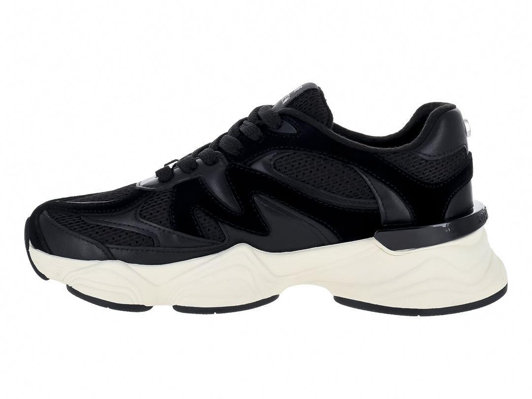 Tenis Steve Madden color negro con suela gruesa color blanco para mujer.