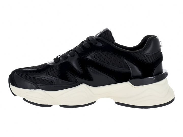 Tenis Steve Madden color negro con suela gruesa color blanco para mujer.