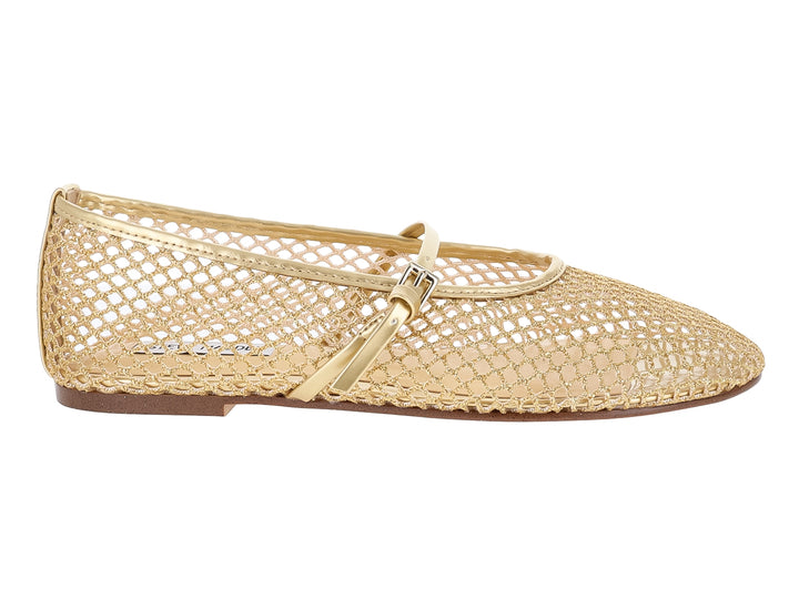 Zapato plano tipo ballerina dorado para mujer con acabado de malla y hebilla.
