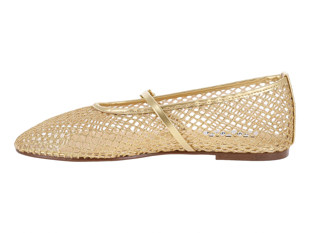 Zapato plano tipo ballerina dorado para mujer con acabado de malla y hebilla.
