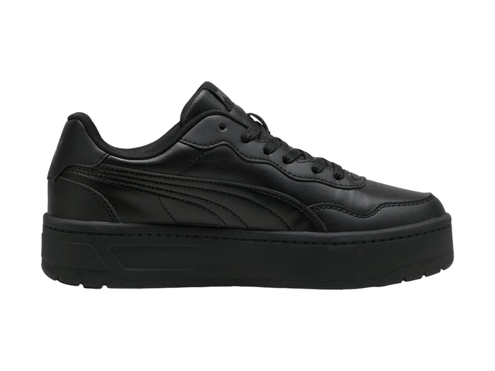 Tenis PUMA Court Lally Skye color negro con suela de plataforma gruesa.