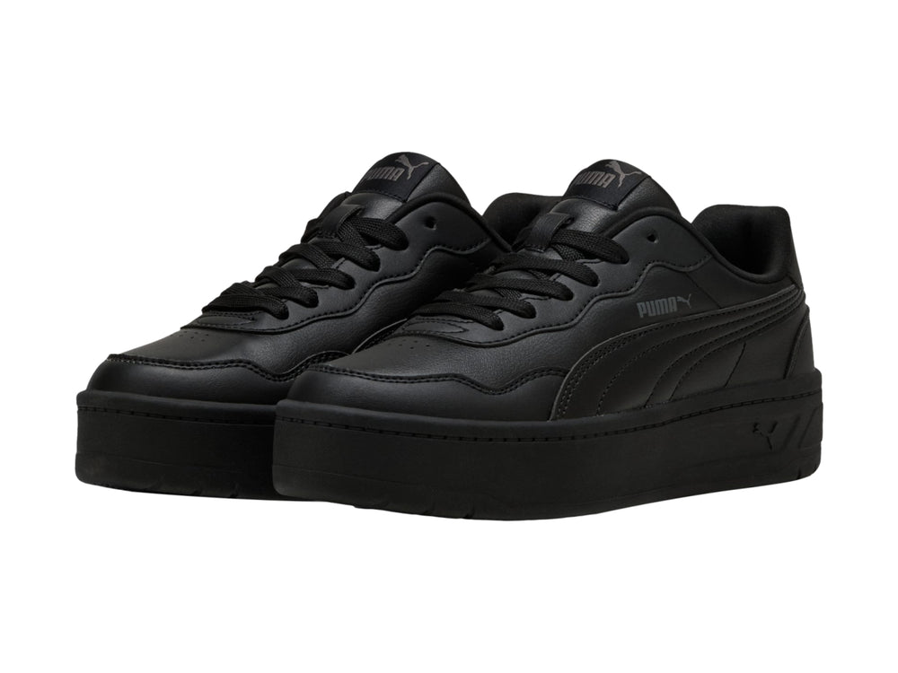 Tenis PUMA Court Lally Skye color negro con suela de plataforma gruesa.