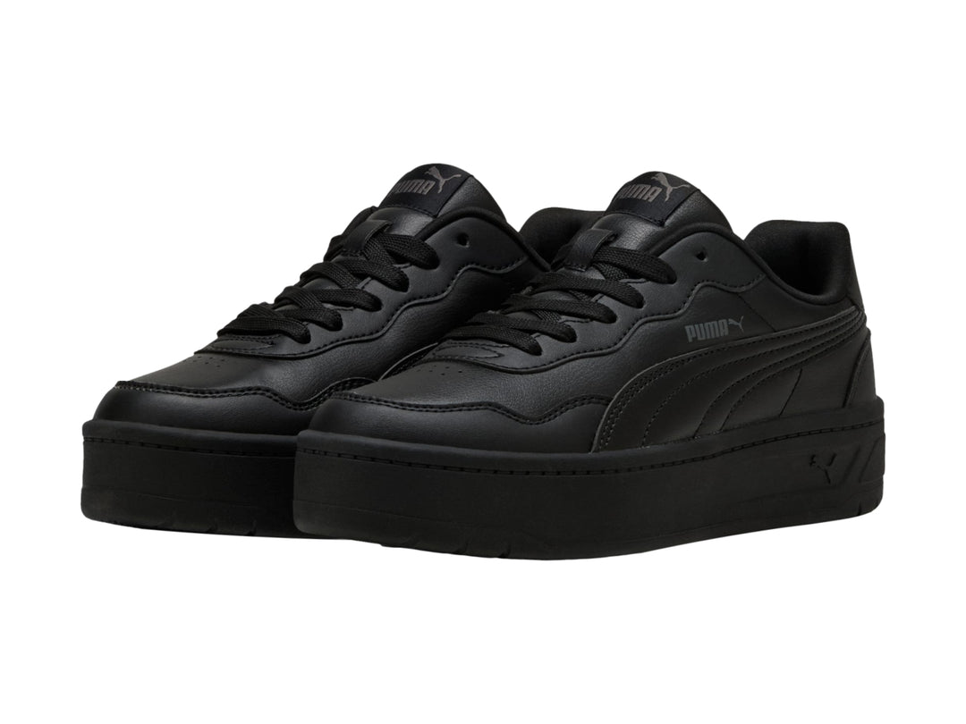 Tenis PUMA Court Lally Skye color negro con suela de plataforma gruesa.
