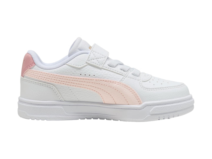 Tenis PUMA blancos con detalles en rosa y correa de velcro para niños.