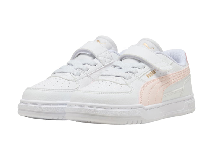 Tenis PUMA blancos con detalles en rosa y correa de velcro para niños.