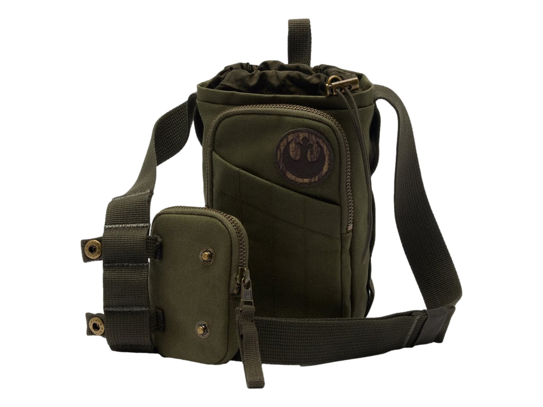 Bolsa de hombro Columbia color verde nori para botella con bolsillo pequeño integrado y correa ajustable.