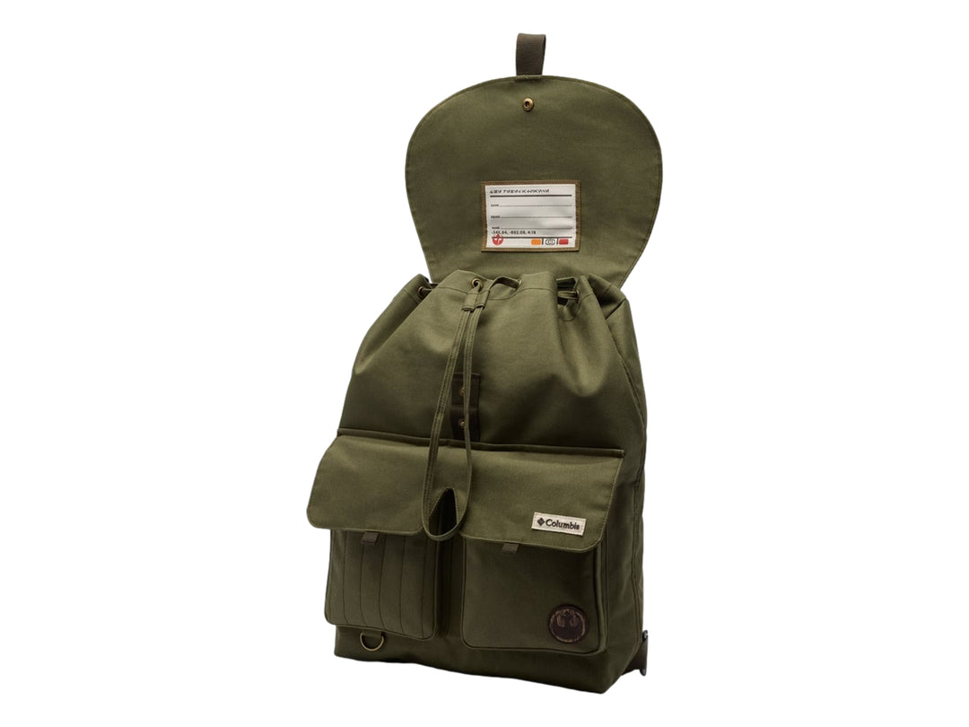 Mochila Columbia unisex color verde nori con múltiples bolsillos frontales y tapa superior ajustable.