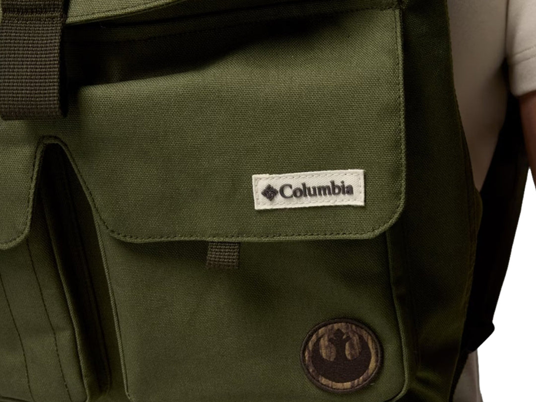 Mochila Columbia unisex color verde nori con múltiples bolsillos frontales y tapa superior ajustable.