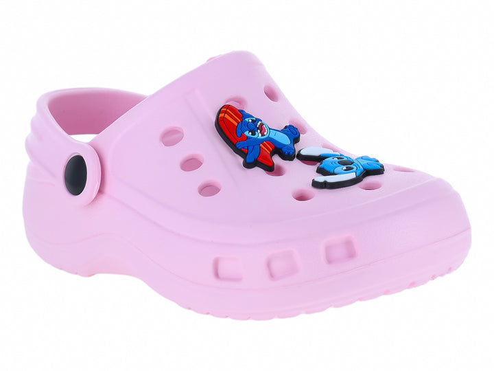 Sandalia tipo clog color rosa con figura de Stitch y botón negro.