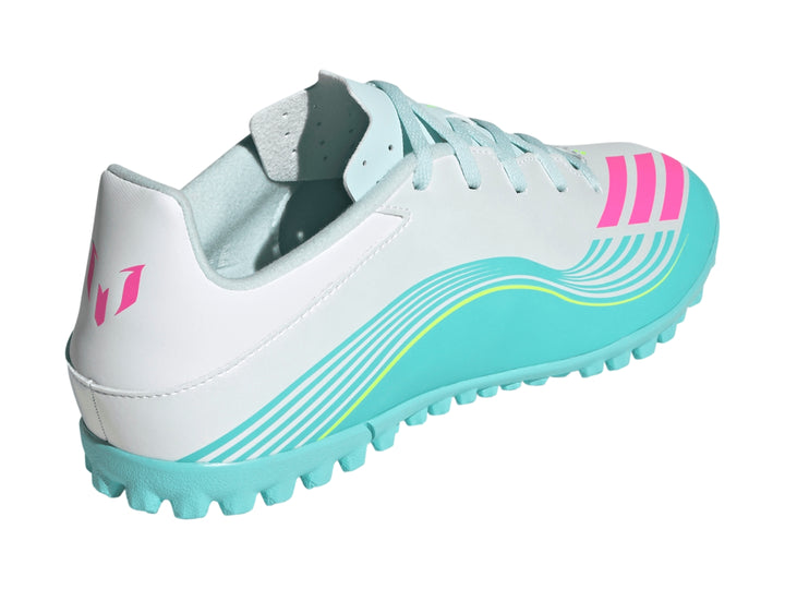Zapato de fútbol Adidas F50 Messi Club TF en colores blanco, aqua y rosa.