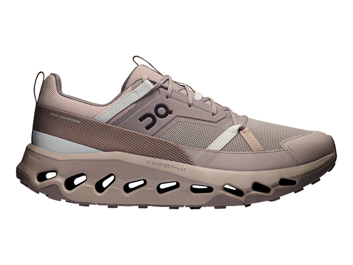 Tenis deportivos On Cloud en color Desert Fog con suela tecnológica perforada y malla transpirable.