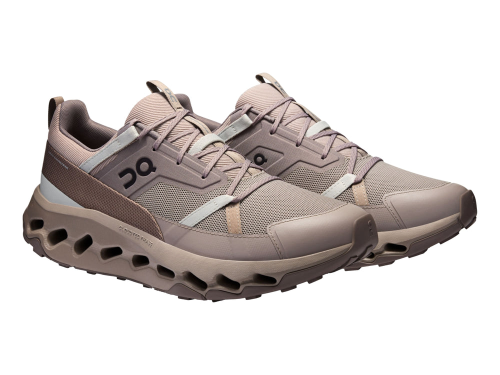 Tenis deportivos On Cloud en color Desert Fog con suela tecnológica perforada y malla transpirable.