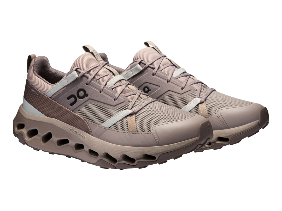 Tenis deportivos On Cloud en color Desert Fog con suela tecnológica perforada y malla transpirable.