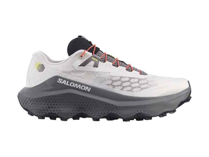 Tenis deportivos Salomon Ultra Glide 4 color Lilac Ash con suela gris y detalles naranjas.