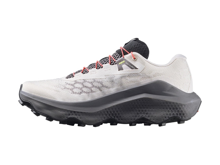 Tenis deportivos Salomon Ultra Glide 4 color Lilac Ash con suela gris y detalles naranjas.