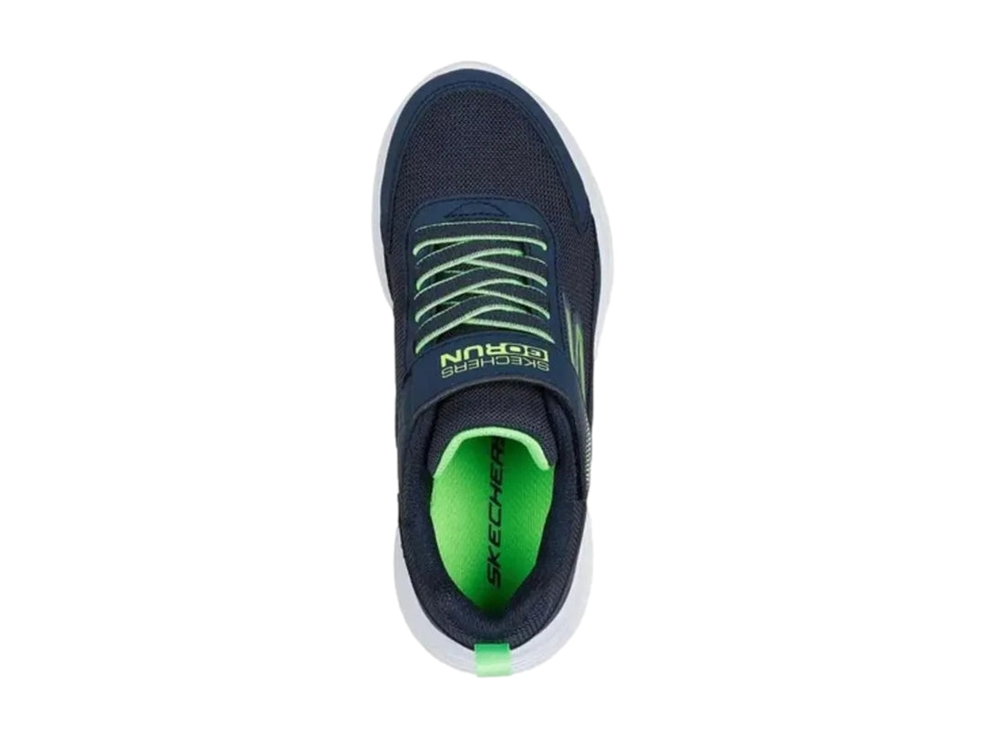 Tenis deportivos Skechers color azul marino con suela blanca y detalles en verde lima.