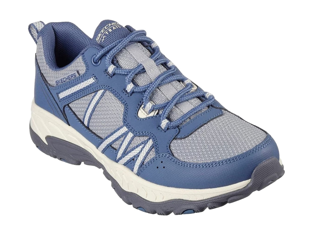 Tenis deportivos Skechers color azul y gris con suela blanca para actividades al aire libre.