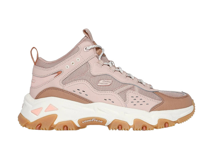 Tenis Skechers color rosa y blanco con suela gruesa color café, estilo deportivo y robusto.